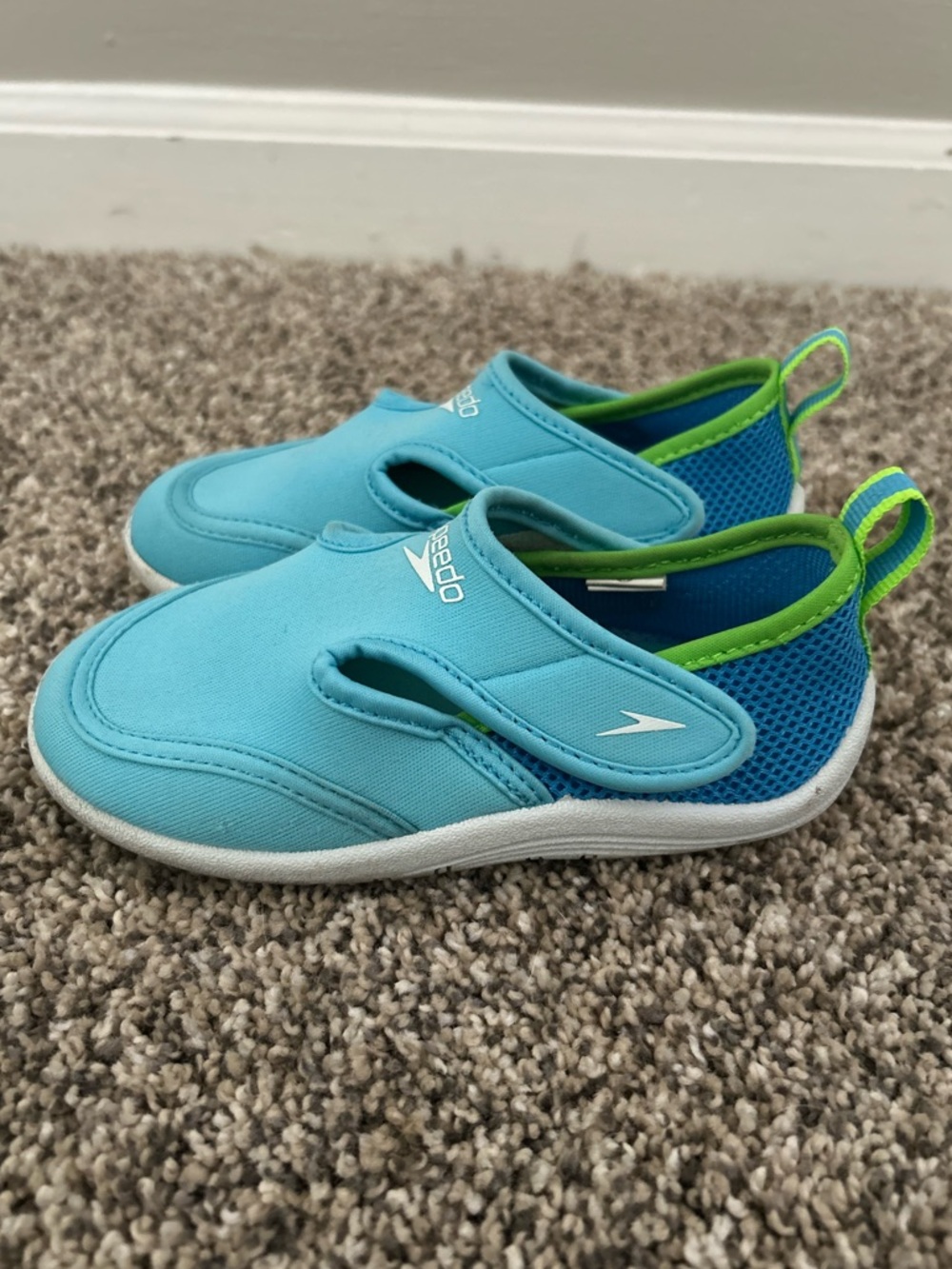 Speedo Kids' Aqua Velcro Water Shoes in Blue/Green size 7-8 (M)